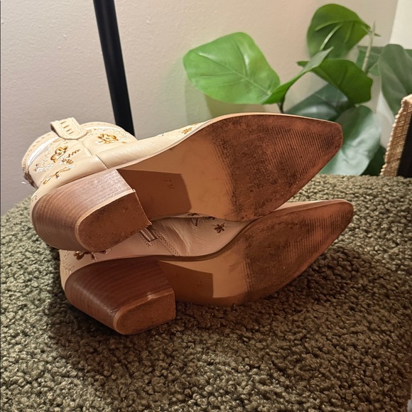 *Perfect* so cute Coconuts by Matisse Tan Embroidered Ankle Boots 7 - Picture 5 of 5
